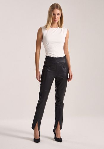 CALÇA EM COURO BANDAGEM PRETO