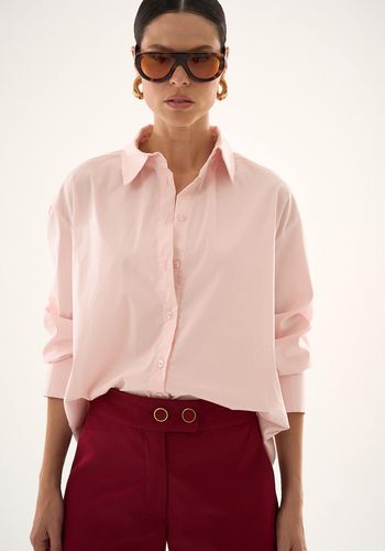 CAMISA EM TRICOLINE COM CINTO ROSA