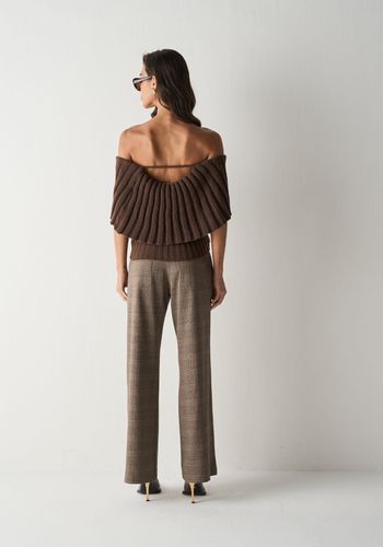 BLUSA DE TRICO OMBRO MARROM