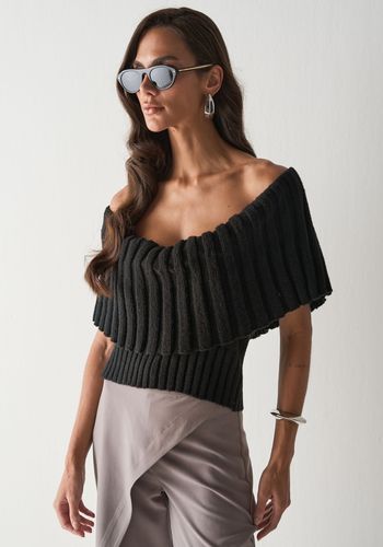 BLUSA DE TRICO OMBRO PRETO