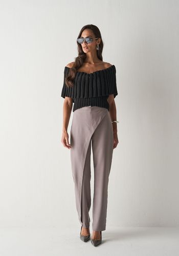 BLUSA DE TRICO OMBRO PRETO